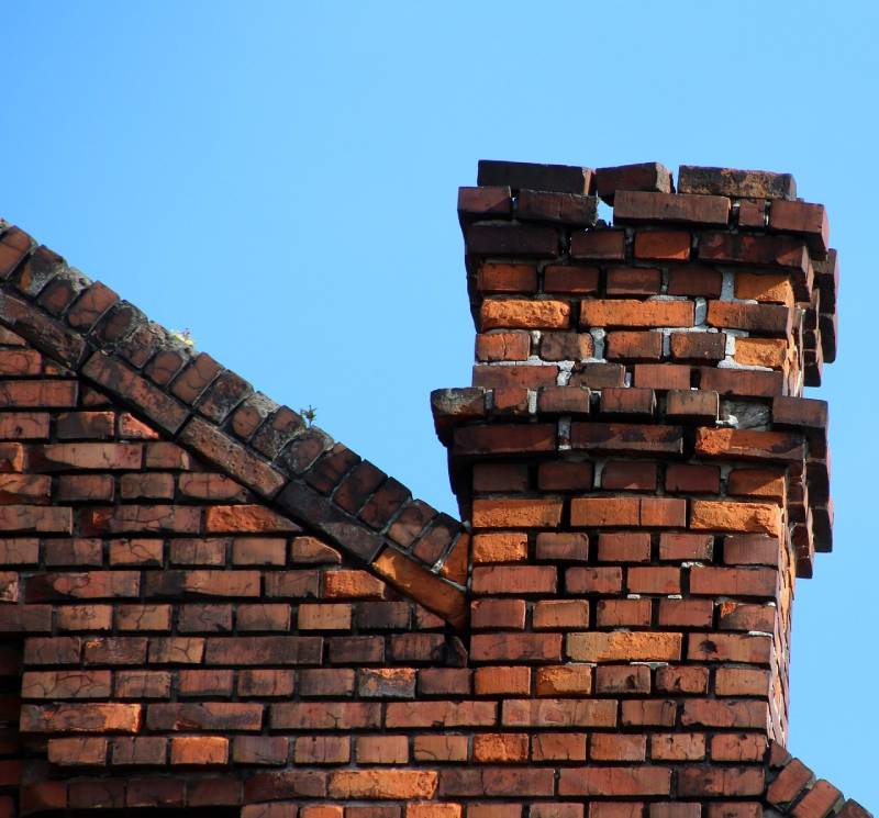 Signs Your Winthrop Home Needs a Chimney Inspection Damaged chimney on an Winthrop home showing cracks and missing mortar